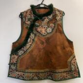 新中式 2026春季 新款 国风刺绣拼接马甲女立领毛领高级感气质上衣