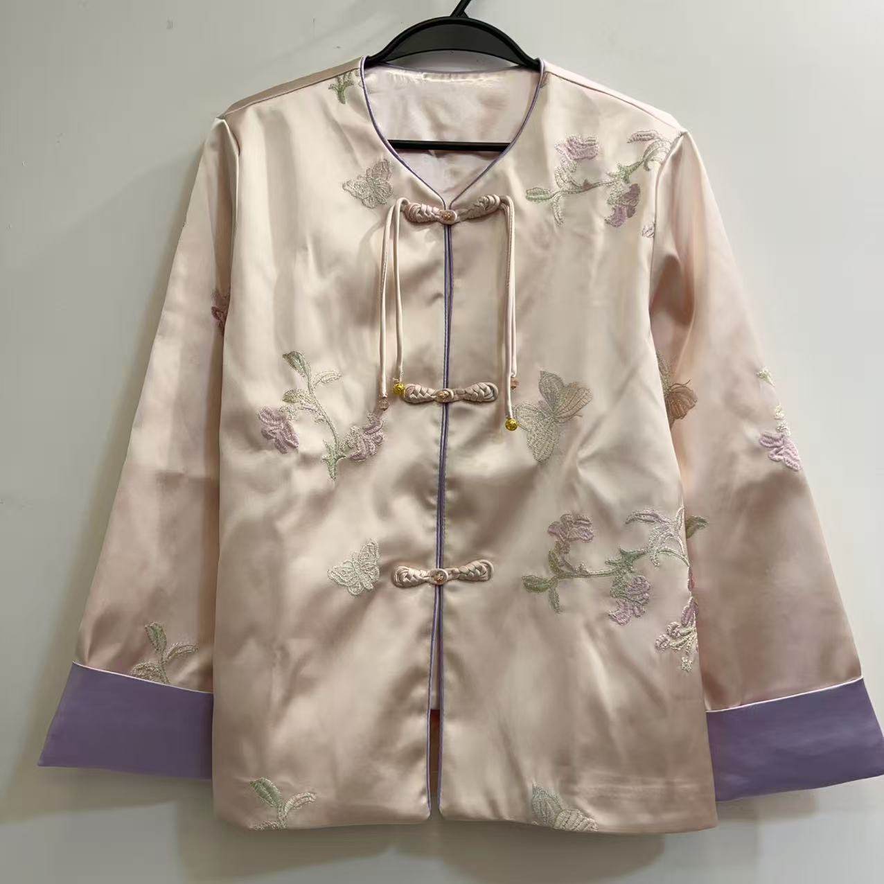 2026春季新款新中式立体刺绣外套女国风盘扣立领短外套气质上衣,女装/女士精品,短外套,淘宝优惠券,粉丝福利购,淘宝优惠卷