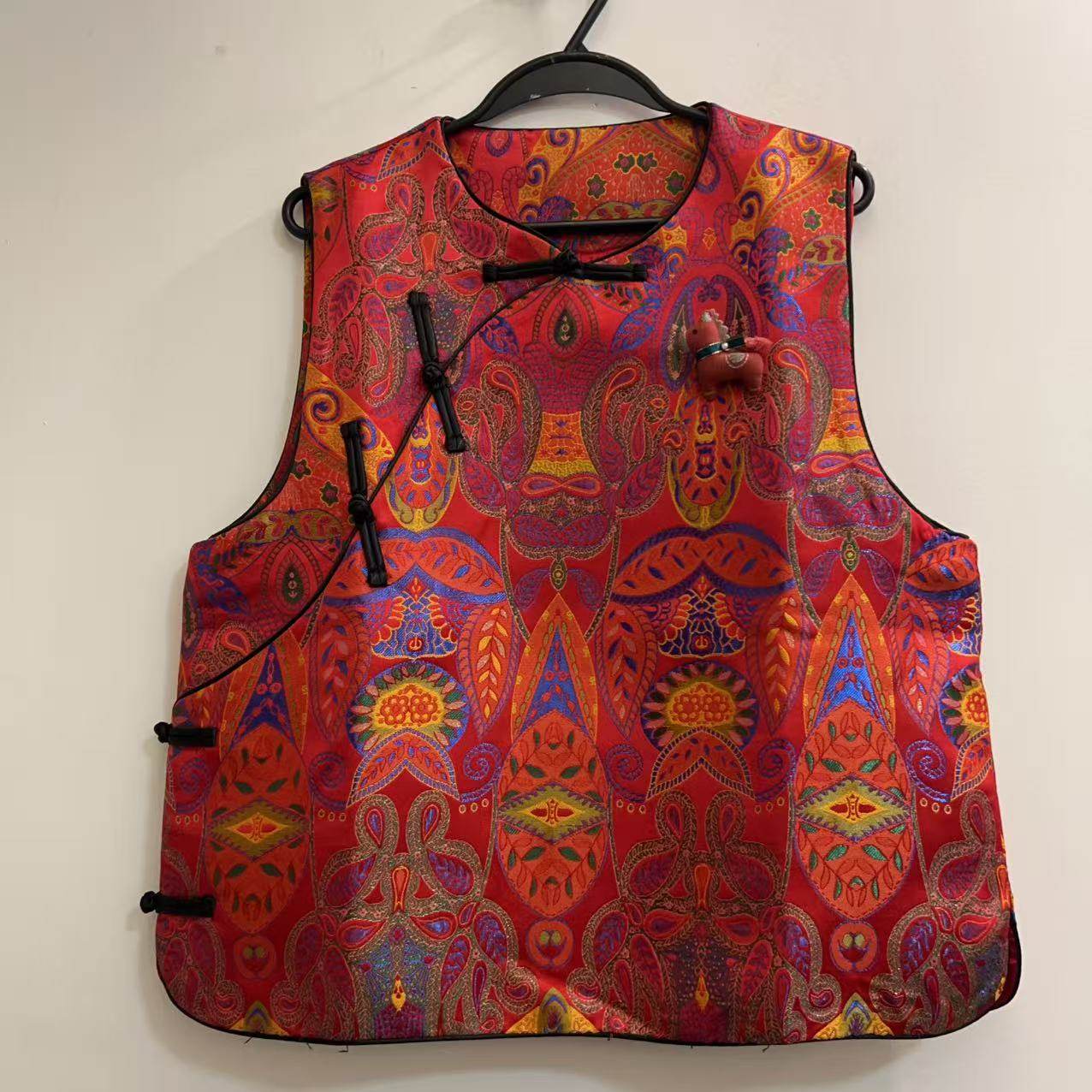 2026春季新款新中式国风斜襟盘扣马甲女红色重工刺绣无袖外套气质,女装/女士精品,马夹,淘宝优惠券,粉丝福利购,淘宝优惠卷