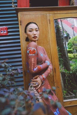 原创设计秋冬开叉蝴蝶网纱长袖