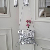 2025新款 韩国百搭链条单肩斜挎包超火银色褶皱手机包蝴蝶结小包包