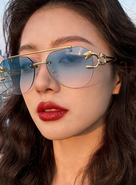 显脸瘦蛤蟆镜欧美风女款浅色墨镜