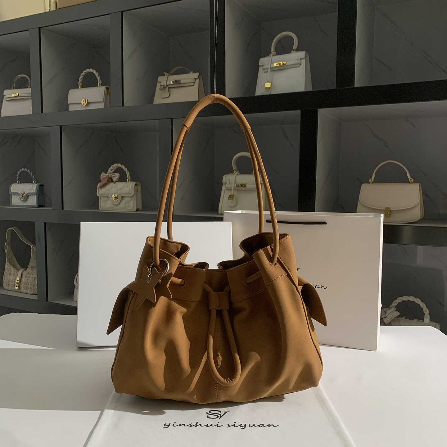 包包2026新款真皮小众手提单肩腋下包抽绳束口大容量云朵包束束包,箱包皮具/热销女包/男包,腋下包,淘宝优惠券,粉丝福利购,淘宝优惠卷