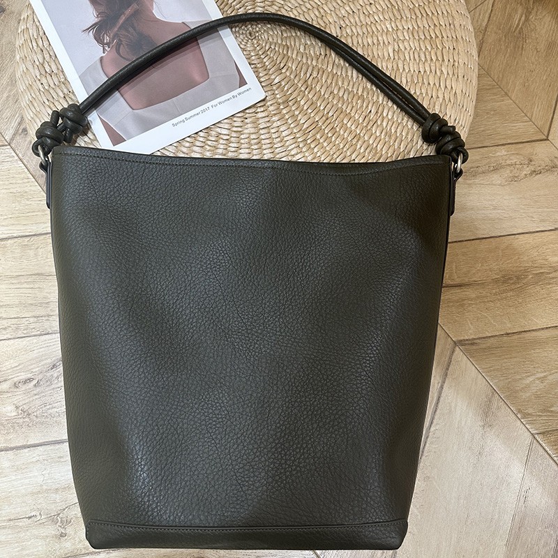 通勤高级感大容量时尚水桶腋下包