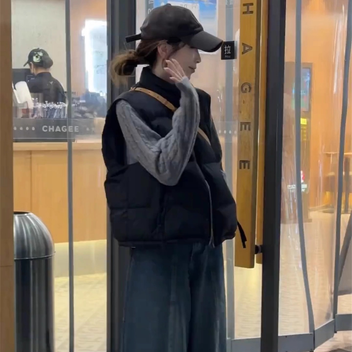 白鸭绒羽绒马甲女短款坎肩2025