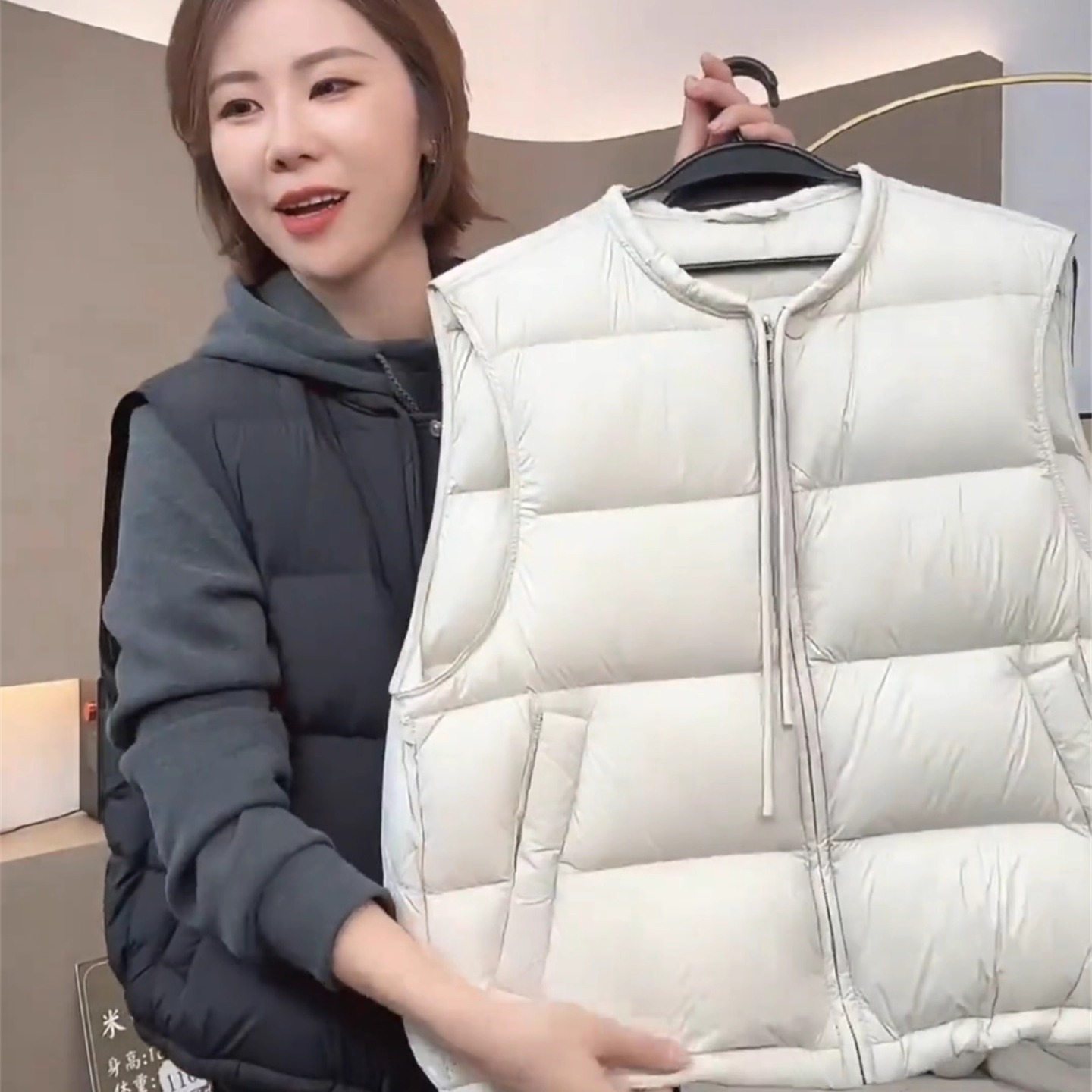 白鸭绒羽绒马甲女短款马夹秋冬