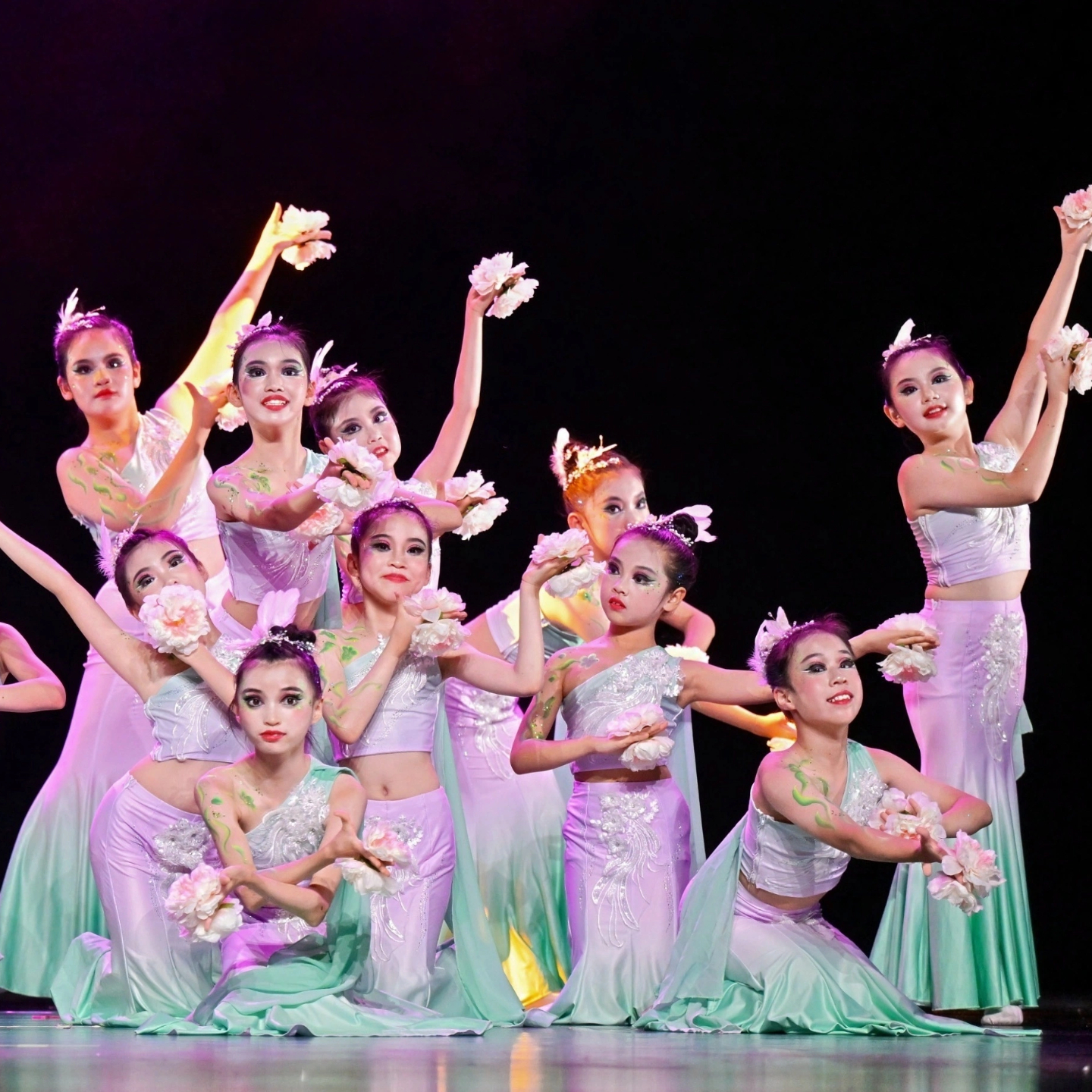 新款儿童傣族舞蹈服女童