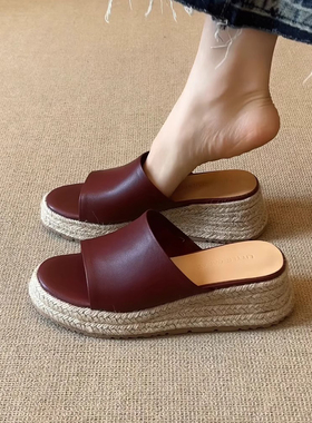 羊皮~松糕厚底凉拖鞋女夏外穿2025新款红色草编增高高坡跟一字拖