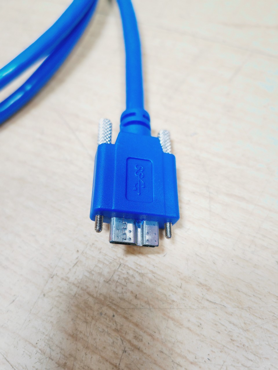 工业相机Micro USB3.0数据线带螺丝锁扣固定 usb硬盘线