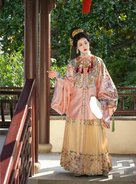 明制织金万历孝端显皇后吉服复原款绿地妆花云肩通袖龙纹缎对襟龙