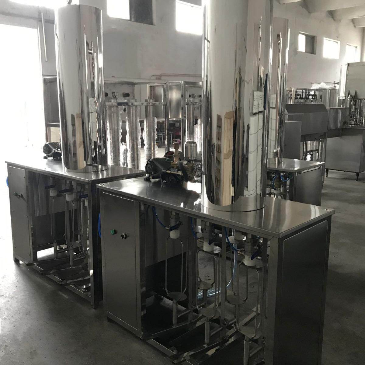 瓶水可乐桔子饮机械备老水混合灌装机带气设苏CZZ打料酒水灌装汽