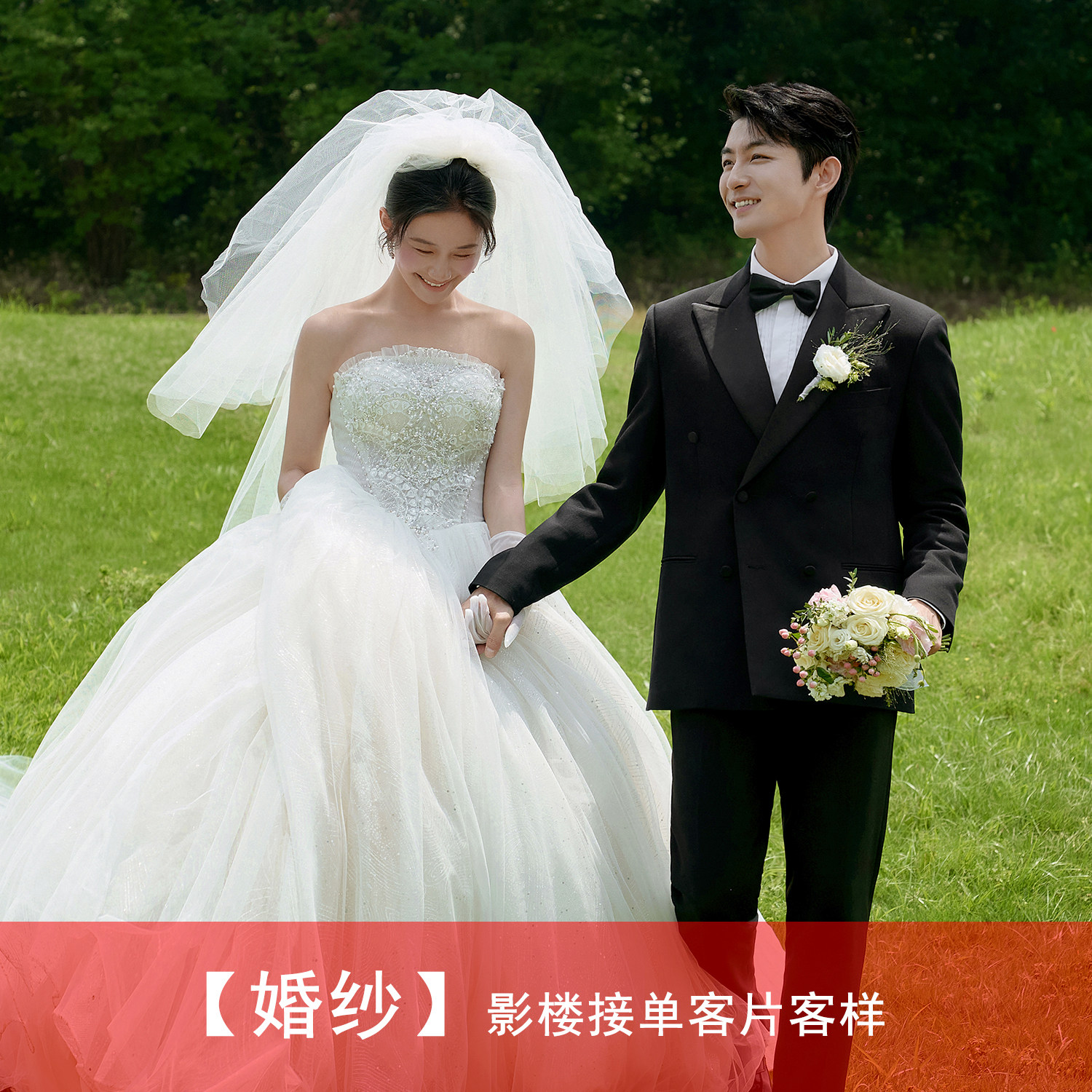 2026年影楼婚纱照新样片情侣白纱草坪外景主题摄影客片样照172
