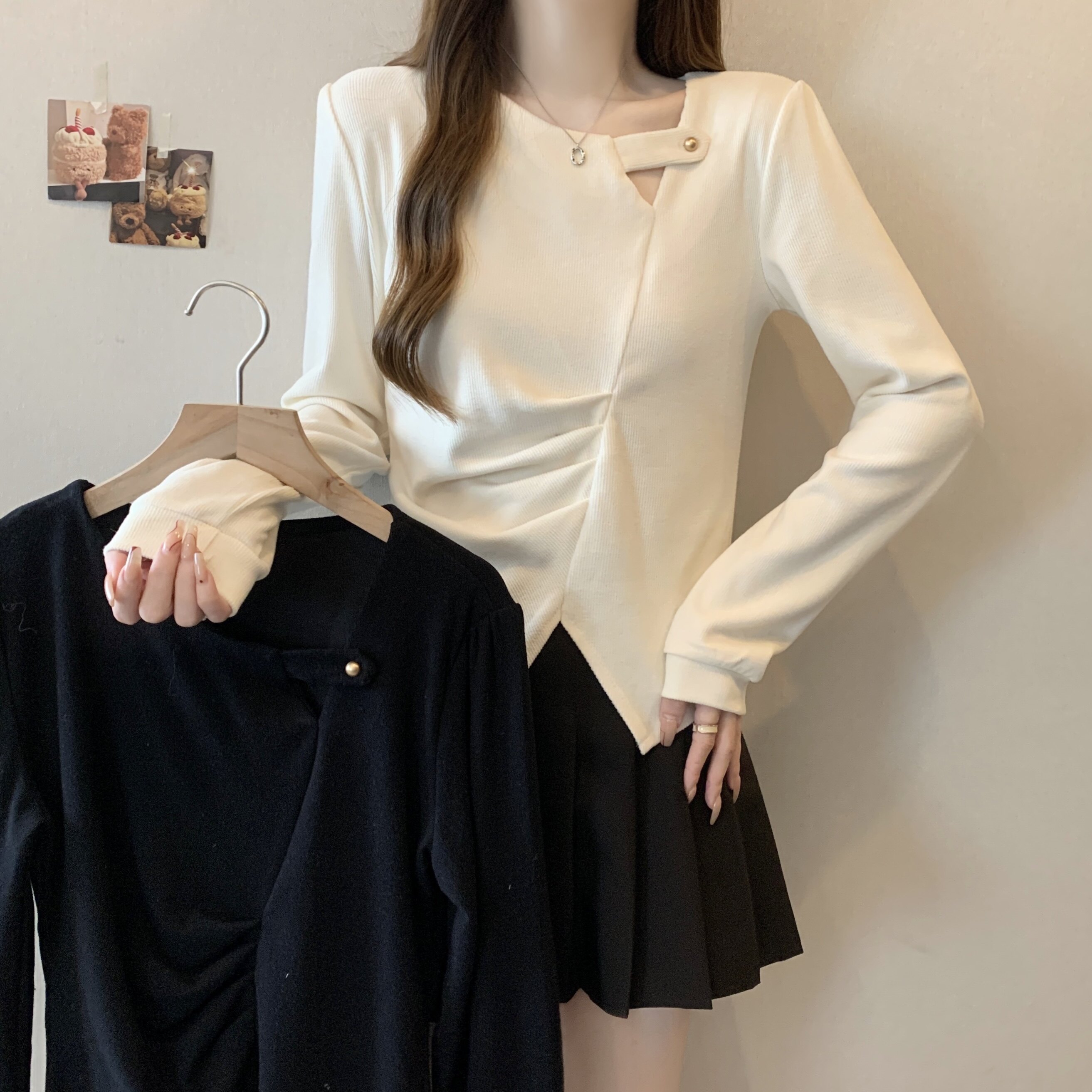 玖月大码春季韩版胖MM设计感金属扣镂空褶皱下摆开叉遮肚显瘦