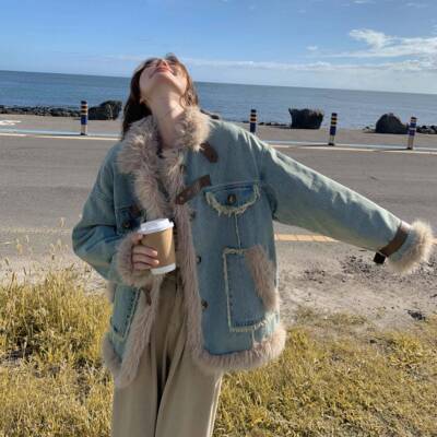 蓝色牛仔加绒外套皮毛一体冬季加厚20独AXY2年5新款特好女看短款