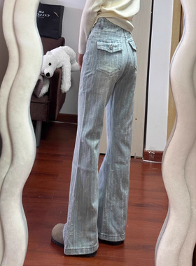 浅蓝色微喇叭牛仔裤女秋季新款高腰显瘦宽松不贴腿提花设计马蹄裤