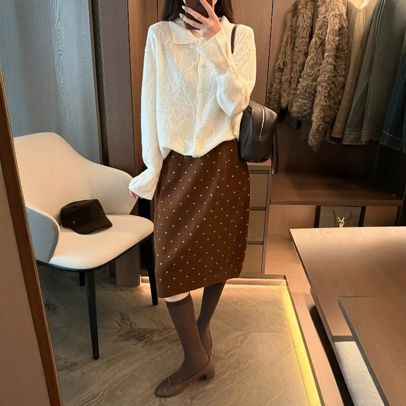休闲白色蕾丝勾花显瘦打底衫女
