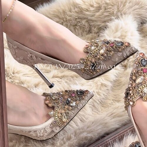 新中式韵味蕾丝水钻百搭新娘婚鞋