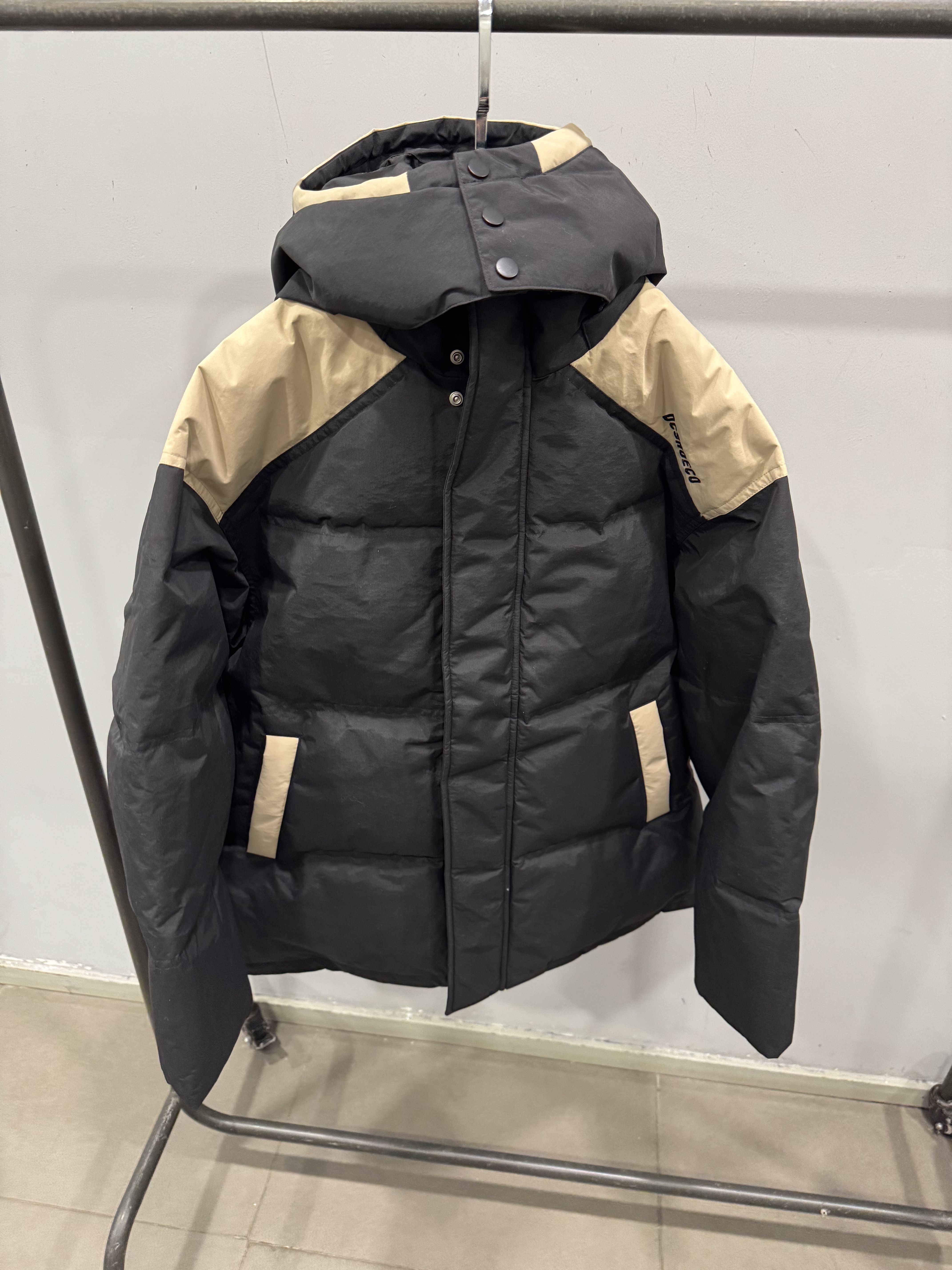 DC SHOECO男子冬季正品保暖连帽可拆卸帽子防水羽绒服DC224m2405