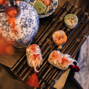 古风金鱼刺绣结婚订婚装饰摆件摆台 婚房卧室桌面举手举牌卡片ins