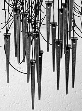 原创设计做旧金属钉子吊坠项链暗黑先锋男女时尚百搭可调节毛衣链