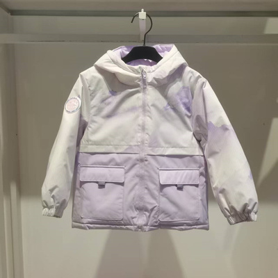 特步儿童羽绒服随着温度变颜色