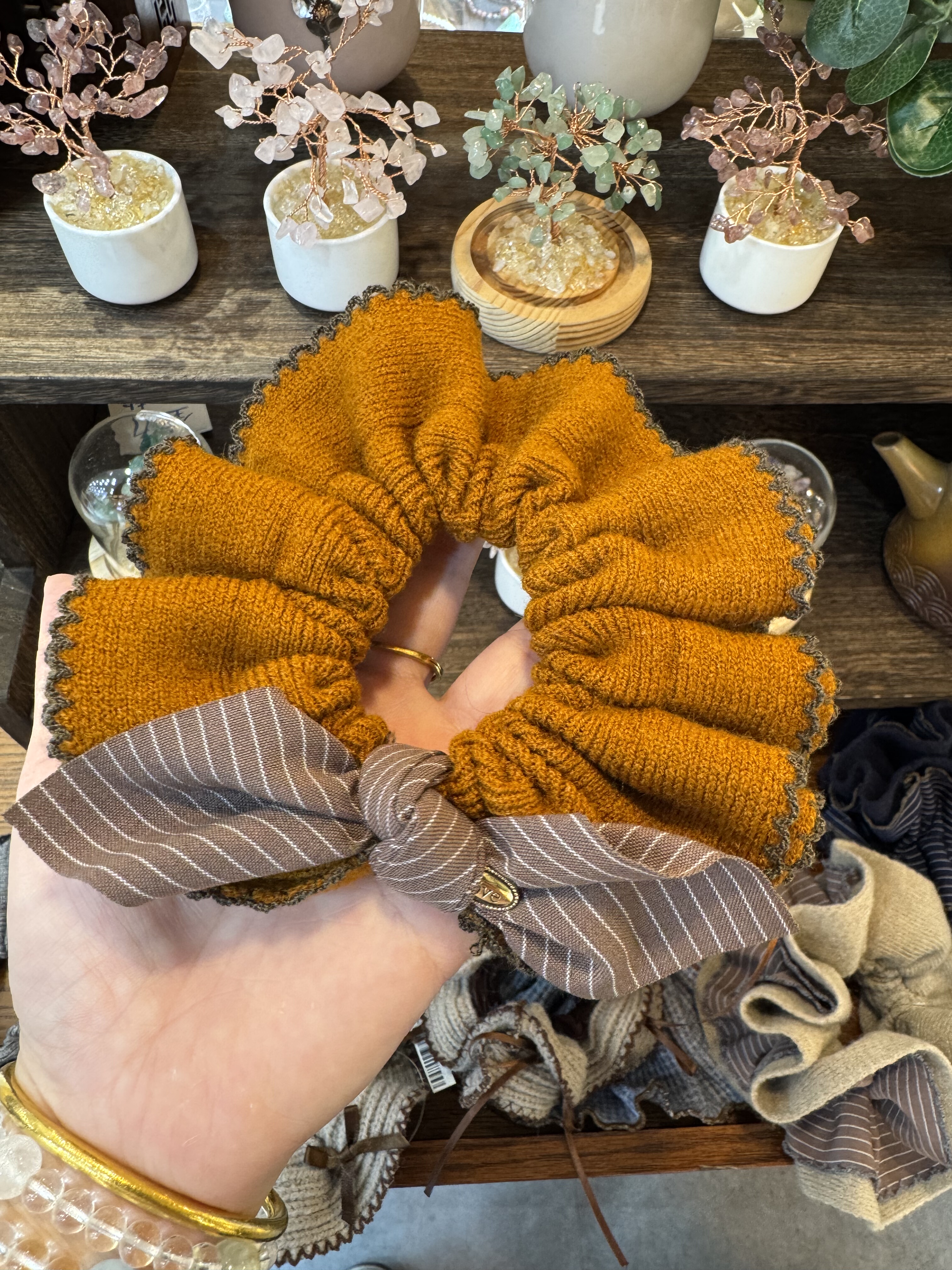 秋冬新款显白南瓜橘优雅卡其色缎面法式布艺基础中号肠圈发圈