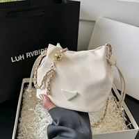 Белый необесляющий украшение