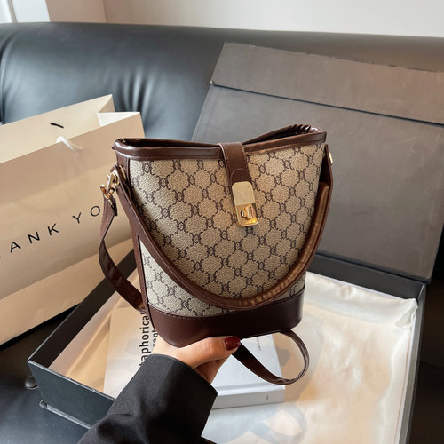 手提专柜潮流时尚2024新款高级感