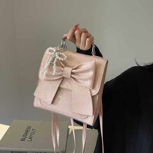 设计感外出双肩包超低价手提通用