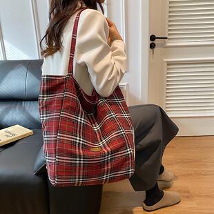 双面可背 英伦格子单肩包 2024秋复古大容量托特包学生帆布包包女