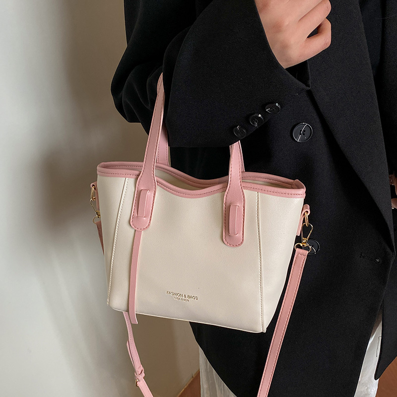 上班通勤单肩斜挎包大容量水桶包