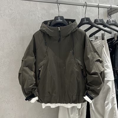 山系户外机能拼色连帽冲锋夹克男