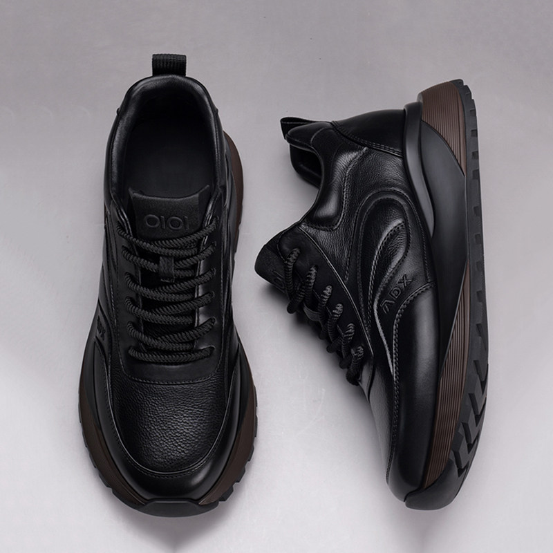 芸棉绣2026年春季新款男士休闲运动鞋百搭头层牛皮软厚底耐磨潮鞋