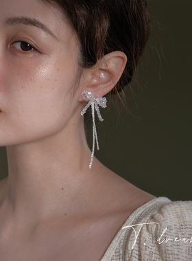 《冰晶之吻》白水晶蝴蝶结耳环女小众设计高级感耳饰耳钉2026款