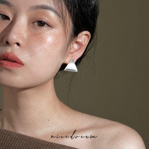 Nicedream通勤拉丝耳环2026新款