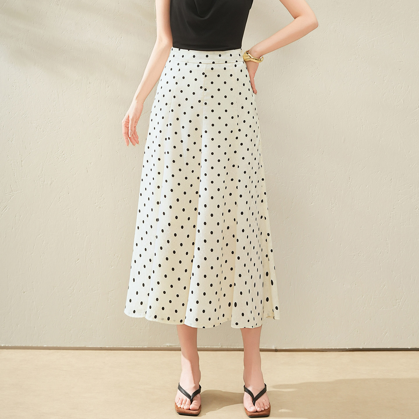 复古波点半身裙女2026春夏新款高腰中长裙修身气质优雅白色波点裙