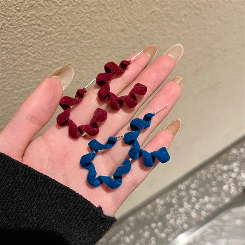 S925银针韩国秋冬麻花丝绒耳圈小众耳环2023年新款高级感气质女