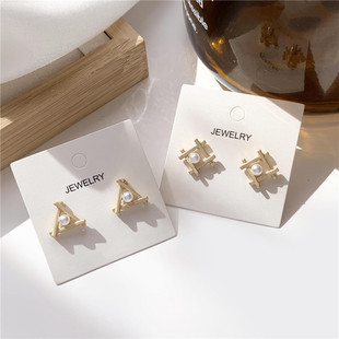 S925银针韩国复古优雅几何三角形珍珠耳钉高级感亚光小巧耳环C843