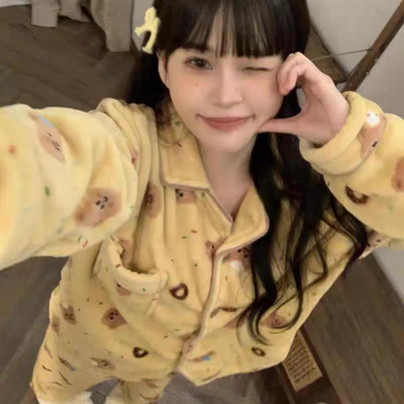 2025年新款黄油小熊珊瑚绒睡衣女秋冬季加厚加绒保暖法兰绒家居服