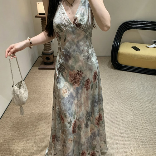 至上-26夏上新轻奢优雅复古唯美气质V领香云纱连衣裙w3836