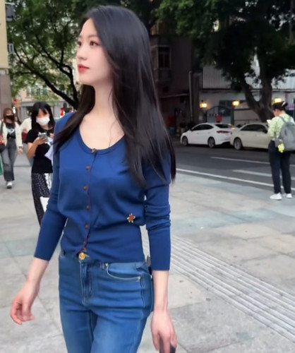 Smooth向涵之同款蓝色U领长袖针织衫修身上衣女