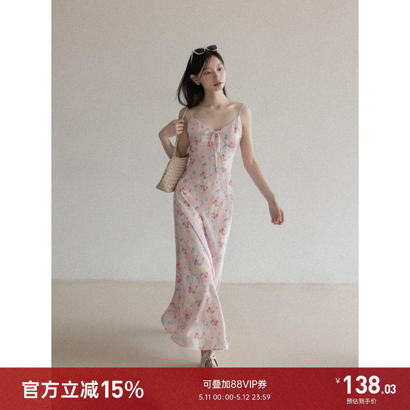 羊城故事 法式粉色V领碎花a字吊带洋装女2026夏季收腰长裙子