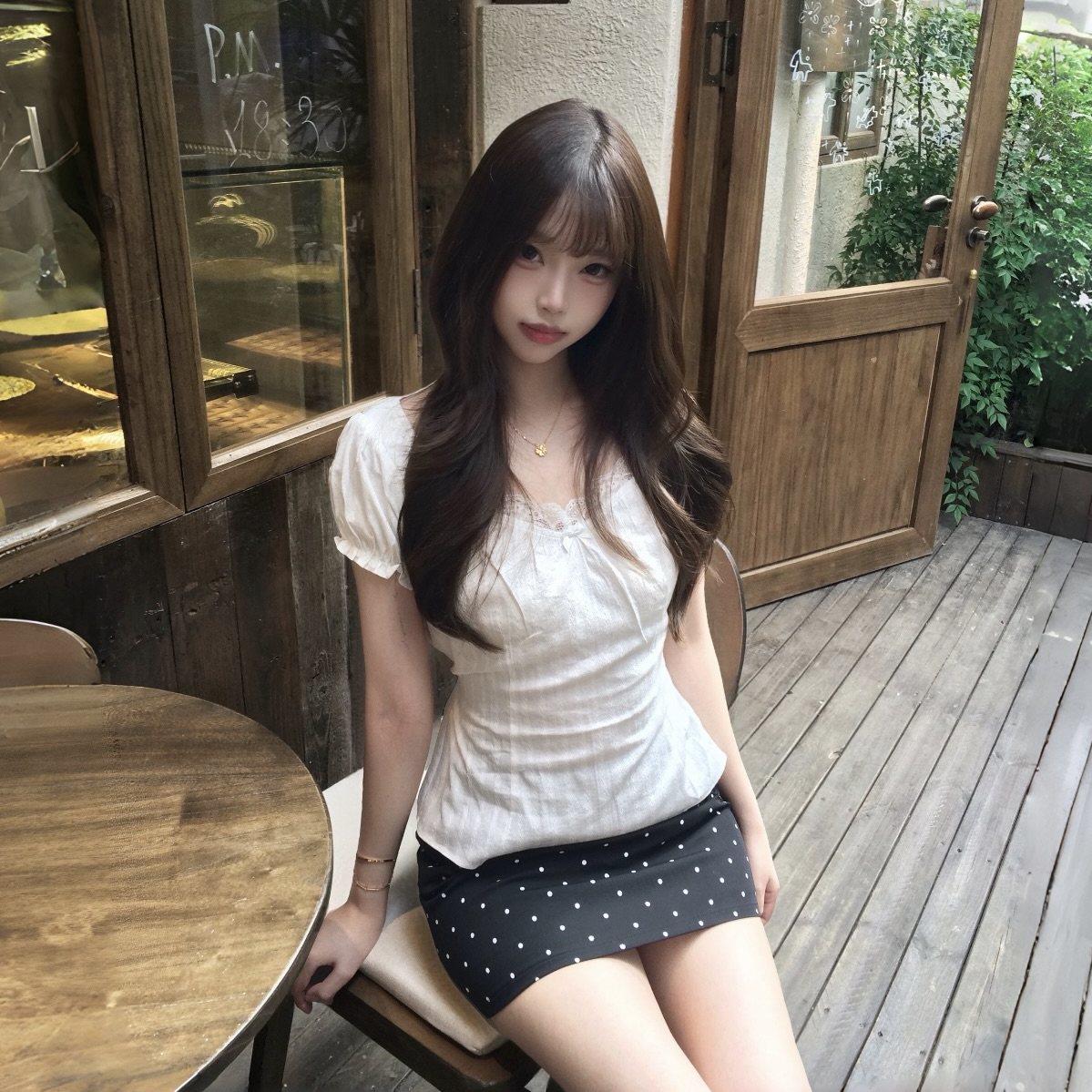 韩系纯欲白色蕾丝拼接泡泡袖短袖衬衫女夏季新款收腰显瘦正肩上衣