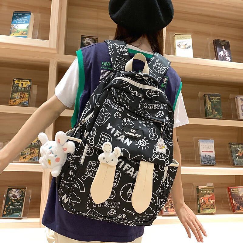 新款大容量涂鸦书包初中小学生双肩包可爱少女设计感兔耳背包
