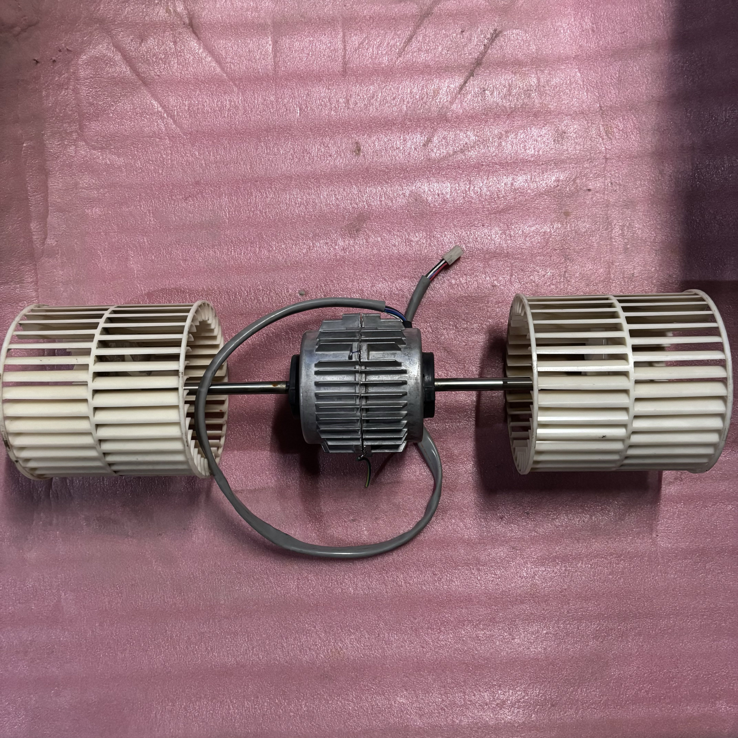富士通空调风管电机MFA一30PTT（90W）电容运转异步电机原装拆机
