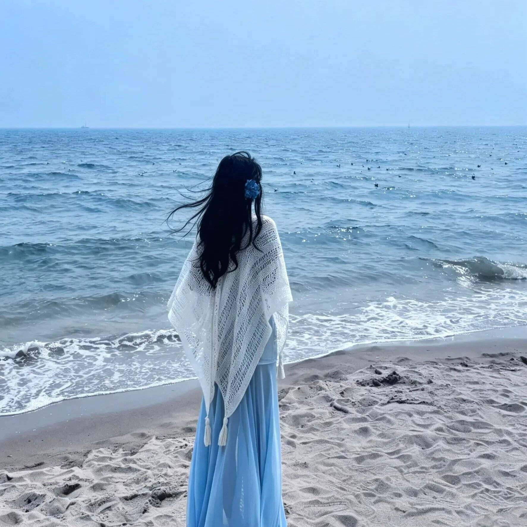 法式慵懒风白色镂空针织披肩女外搭夏季海边度假风轻薄防晒衣开衫