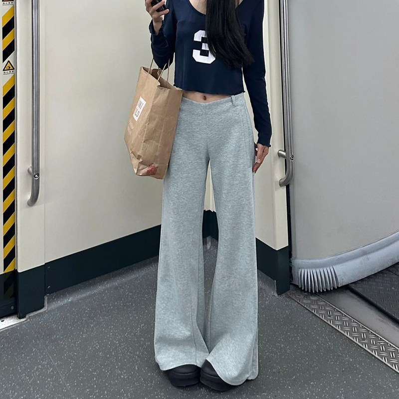 灰色低腰微喇休闲裤女春秋2025新款不贴腿宽松遛弯运动卫裤拖地裤