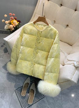 PLDA2025年新款黄色新中式国风羽绒棉服时尚高端白鸭绒狐狸毛外套