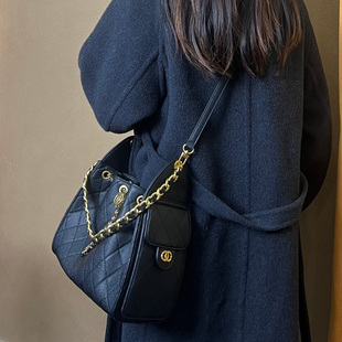 2025巨好看链条真皮包包女秋冬复古高级感大容量时尚单肩斜挎包