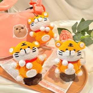 成品手工编织小老虎挂件飞天老虎车挂钥匙扣包挂挂绳款小老虎包挂